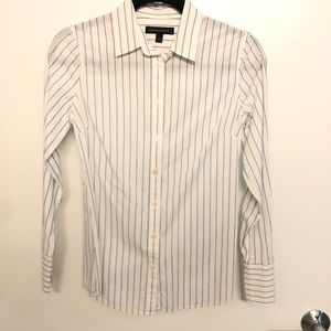 Banana Republic. Cotton button down shirt.